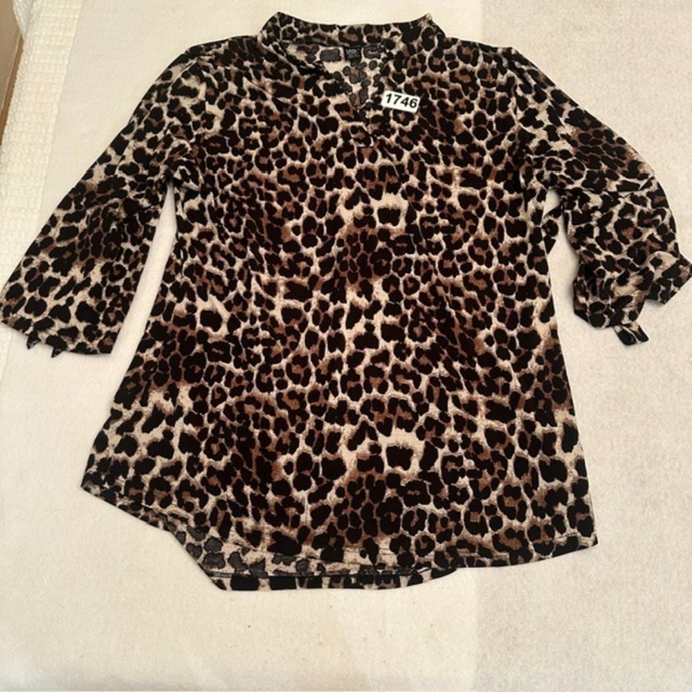 Lildy Leopard Print Split Sleeve Tunic Top Women Size L to XL 3 4 Sleeve Animal